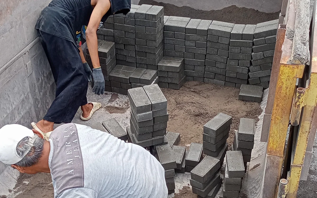 Proses Pengiriman Paving Block dari Pabrik ke Lokasi Proyek di Yogyakarta